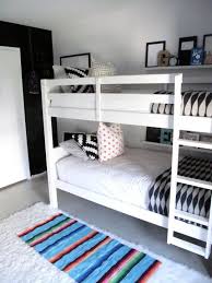 A High Contrast Room For Two Cocuk Odalari Kiz Odalari Yatak Odasi Dekorasyon Fikirleri