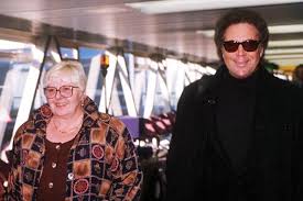From the world's first water powered cotton spinning mill, to the kinder trespass, the creation of the uk's first national park, and the now vital battle to heal the moorlands. Tom Jones 039 Wife Lady Melinda Rose Woodward Dies Of Cancer Daily Star Scoopnest
