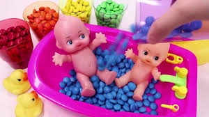 Baby doll bath time glitter learn colors slime surprise eggs toys. Learn Colors Baby Doll Bath Time Mandms Chocolate And Ice Cream Cups Surprise Toys Video Dailymotion