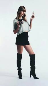 She is known for her famous fringe and sense of style, as much as she is her addictive music. Taylor Swift Photoshoot 2012 Taylor Swift Photoshoot Taylor Swift Outfits Taylor Swift Legs