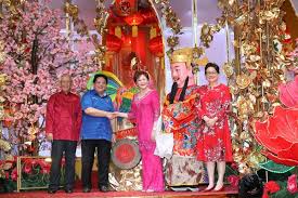 تڠكو عدنان بن تڠكو منصور; Pavilion Kl Presents The Rise To Opulence Featuring Malaysia S Largest Phoenix Replica Let S Roll With Carol