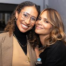 When smart, driven women get together, wonderful things happen! Case in  point: Oscar winning actress, advocate, and founder of @respin @halleberry  and @nellaspec and @ceekwomenshealth founder Fahti Khosrowshahi. In a room  full