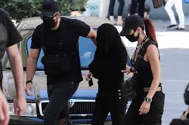 Μορφή χιονοστιβάδας παίρνουν οι αποκαλύψεις για την επίθεση με βιτριόλι κατά της ιωάννας. Ypo8esh Bitrioli Agnwstes Ptyxes Ths Epi8eshs Kai Mia Axtida Elpidas Gia Thn Iwanna Ta Nea