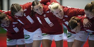 O encontro entre dinamarca e finlândia, da primeira jornada do grupo b do euro 2020, foi suspenso depois de, ao minuto 43, o médio christian eriksen ter caído inanimado do relvado e vai ser retomado. Dinamarca Recebera Todos Os Jogos Do Europeu De Handebol Feminino Surto Olimpico