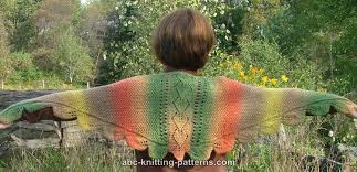 The sideways shawl, or scarf is a popular knitting pattern. Abc Knitting Patterns Autumn Leaves Small Triangular Shawl Baktus