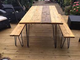 Echafaudage En Bois Dining Table De Jardin Et Deux Bancs Avec Des Pattes En Epingle A Cheveux En Acier Table Salle A Manger Table De Jardin Et Table