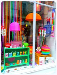 Kitch Colors Paillette Boutique Creative Pour Les Enfants Et Leurs Parents A Angers Boutique Deco Decoration Vitrine Vitrine De Magasin De Vetements