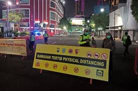 Ppkm gantikan istilah psbb (pembatasan sosial berskala besar) jawa bali. Jelang Berakhirnya Ppkm Jawa Bali Polisi Lakukan Penutupan Dua Ruas Jalan Di Surabaya Gridoto Com