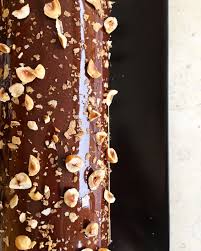 Buche De Noel Au Chocolat Noisette Et Meringue Buche De Noel Chocolat Buche De Noel Buche De Noel Sans Cuisson