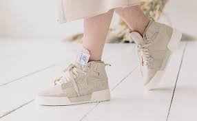 Damen sportliche laufschuhe mit dicker sohle sind bequem. Welche Sneaker Zum Kleid Omoda