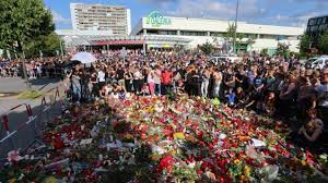 In und vor dem mc donalds in der hanauerstraße und im. Amoklauf Am Olympia Einkaufszentrum Spendenaufruf Fur Schwerverletzten Sohn Des Apotheken Mitarbeiters