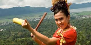 Pada awalnya alat musik lalove ini tidak boleh dimainkan oleh sembarang orang hanya orang tertentu saja yang bisa menggunakannya. 15 Alat Musik Sulawesi Utara Lengkap Dengan Gambar Haipedia Com