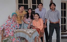 Ini disiarkan senin hingga minggu pukul 2:30 malam. Artis Dan Aktor Pemain Tamu Tak Diundang Sinetron Terbaru Rcti