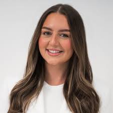 Madeleine Mccracken's Instagram, Twitter & Facebook