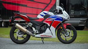 The honda cbr300r has cemented its legendary beginner motorcycle status since its introduction in 2015. 2015 Honda Cbr300r Review Specs Pictures Videos Honda Pro Kevin