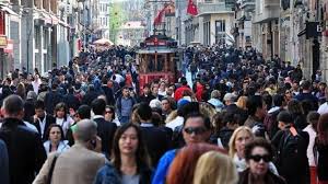 Rüyada Kalabalık Görmek Ne Anlama Gelir? Rüyada Evde Kalabalık Görmek Neye  İşarettir?