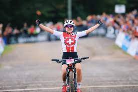 La suiza sina frei acaba de lanzar un ataque para despegar a su compañera linda. Sina Frei Is Your 2019 Uci Women U23 Uci Mountain Bike Facebook