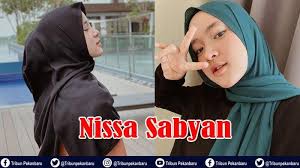 Lirik lagu nissa sabyan ya habibal qolbi. Download Lagu Nissa Sabyan Gambus Man Ana Deen Assalam Ya Habibal Qolbi Ya Maulana Video Lirik Tribun Pekanbaru