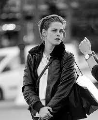 Kristensource Kristen Stewart On Set Of Personal Shopper In Paris October 28 Kristen Stewart Hair Kristen Stewart Actress Kristen Stewart Style