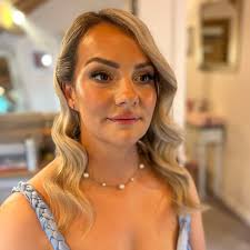 💫✨BRIDESMAID GOALS✨💫 Soft Hollywood inspo wave for this absolutley  stunning bridesmaid yesterday at one of my fave venues @theoaktreeofpeover  🤍 Makeup by @katiedootson_makeup 🎨