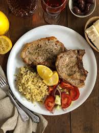 Pan Fried Pork Chops Xoirines Mprizoles Sto Thgani Recipe In 2020 Greek Cooking Pork Greek Recipes
