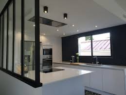 Les cuisines reflètent la variété enrichissante des régions des pays et leur histoire diversifiée affectée par la groupe chaque pays a sa legs lard qui diffère des divergentes pays et représente les offices les traditions et les hommes. Cuisines Blanches Avec Ilot Cuisine Interieur Design Toulouse