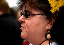 Fans swoon to the crooning of Barry Manilow