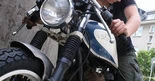 Moto Lady Cafe Racer Girl Women Riding Motorcycles Harley Davidson Dealership