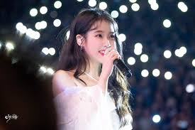 Während des besuchs der mittelschule fand iu ihre passion für musik und strebte nach einem. Iu Handled A Glitch On Stage Like A Boss And The Crowd Absolutely Adored It Kissasian