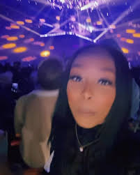 The way that she dances, Ain’t afraid to take chances, And wears her heart 