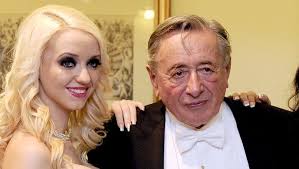 Wie hoch sind das vermögen und einkommen von richard lugner? Testament Geandert Richard Lugner Spatzi Bekommt Sein Vermogen Krone At