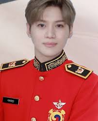 He debuted solo on august 18th, 2014 with the title track 'danger' from the mini album. S Tweet Non Bald Military Band Taemin Trendsmap