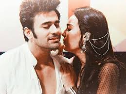 The new hindi song is sung, composed and written by pearl v puri. Fans Celebrate 2 Years Of Surbhi Jyoti And Pearl V Puri S Behir From Naagin 3 Missing Them Badly