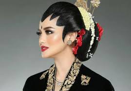 Untuk jogja putri, tata riasnya agak berbeda dengan paes ageng. Mengenal Ragam Dan Makna Paes Make Up Pengantin Jawa Wedding Market