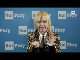 Rita pavone, sui social infuriano le polemiche: Sanremo 2020 Rita Pavone Presenta Niente Resilienza 74 Youtube