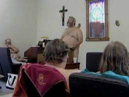 NÃO VOU PERDER UM : Cultos com gente pelada chega ao Brasil