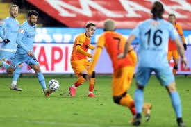 Haftasında gaziantep fk ile galatasaray kozlarını paylaştı. Galatasaray Gaziantep Fk Yi Onyekuru Ile Gecti Kronos News Bagimsiz Haber Sitesi