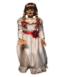 Annabelle comes home centres on ed and lorraine's real life daughter judy and how their work as paranormal investigators affected her growing up. Lizenzierte Annabelle Puppe Lebensgross 100 Cm Horror Shop Com