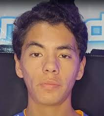 Ok, la foto de los Espartaco brothers debe tener un par de filtros pero,  we, ya vamos viendo por qué la mamá y hermanos de Estropajo son tan  permisivos con él. No