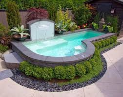 Pool Fur Kleinen Garten Praktisch Und Platzsparend Gestalten Schwimmbader Hinterhof Kleiner Hinterhof Landschaftsbau Und Kleine Hinterhof Pools