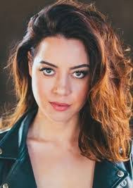 Samantha Sweeting's Instagram, Twitter & Facebook