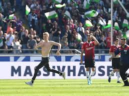 Ab 21:00 uhr messen sich finnland und belgien. Bundesliga News Geldstrafe Fur Hannover 96 Wegen Flitzer