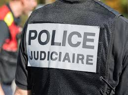 D?mon de midi chez l homme. A Paris Un Homme Decouvert Mort Avec La Gorge Tranchee Actu Paris