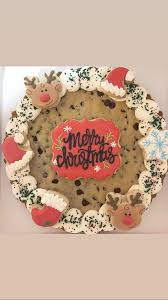 If you're making and decorating a christmas cake for the first time or wanting a new twist on the classic mix of spices, dried fruits, nuts and booze, then look no further. Stories Instagram Christmas Sugar Cookies Xmas Cookies Christmas Sweets