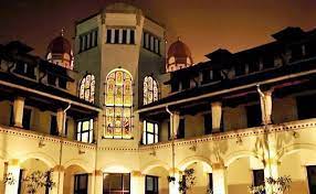 Tidak hanya bersejarah, destinasi ini terbilang angker dan penuh misteri. Misteri Dan Sejarah Lawang Sewu Semarang Yang Dikenal Angker Lazuva Com Tempat Wisata Indonesia Pariwisata Indonesia