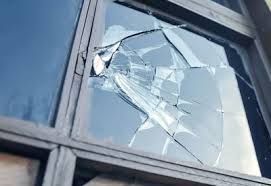 Zu bedenken ist hier aber. Glaskleber Tipps Zum Kleben Von Glas Scheiben Und Mehr