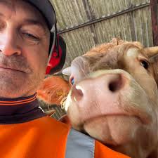 SPOD LIKE TOM MAKER! @Tom Maker Carp Angler has rightly earned the nickname  "The Machine" and in this video you get to see exactly what kit he uses and  how he puts