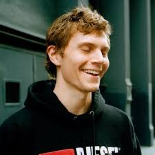 it's time we bring these pictures of black-haired evan back to the tl