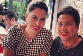 Türkiye'nin en sevilen ünlü annesi yüzde 24 oyla bergüzar korel oldu. Berguzar Korel In Annesi Kizi Zeynep Korel I Tehdit Mi Ediyor