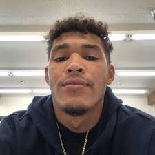 Holmes🍒 (@dolladame16)